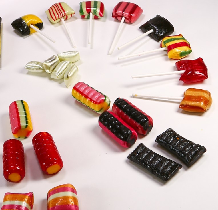 Enkelt indpakket slikkepinde og store bolcher