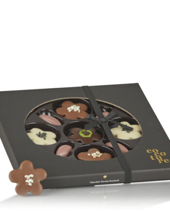 Mix af marcipanblomster & fyldte chokolade kakaobønner i sort Cocoture æske - 216g