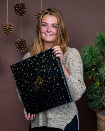 Merry Christmas chokolade julekalender m/ marcipan & overtrukne mandler - Ca. 220g